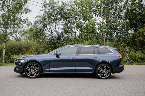 Volvo V60 – Isoveljensä vartija