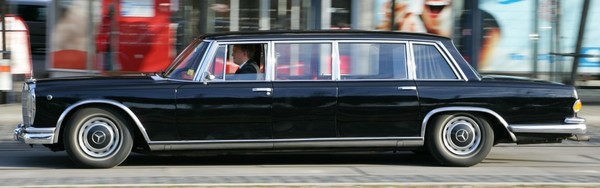 Auto hänelle jolla on jo omat ilmavoimat - Mercedes 600 Pullman