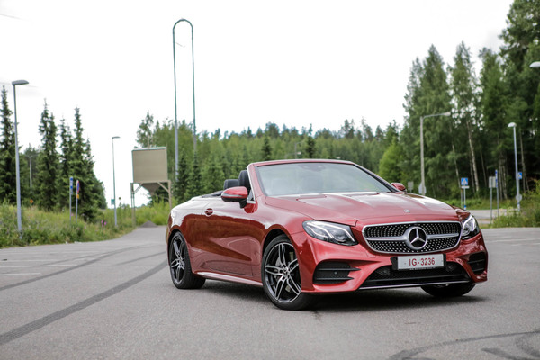 Mercedes-Benz E 350 Cabriolet – Ei ujoille
