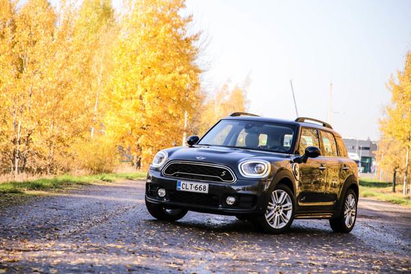 Mini Countryman Hybrid –  Pistokkeen verran parempi