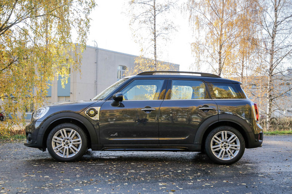 Mini Countryman Hybrid –  Pistokkeen verran parempi
