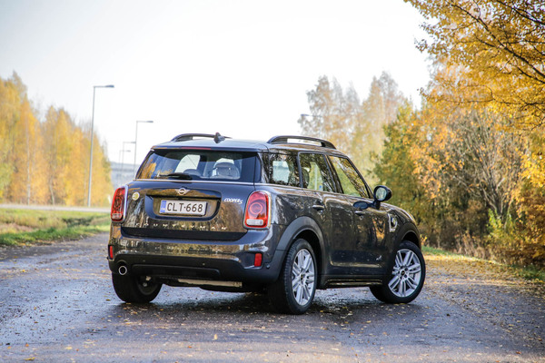 Mini Countryman Hybrid –  Pistokkeen verran parempi