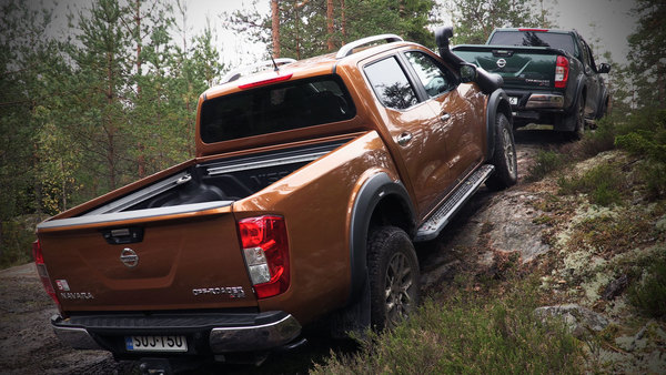 Nissan Navara Off-roader AT32 on kova rauta