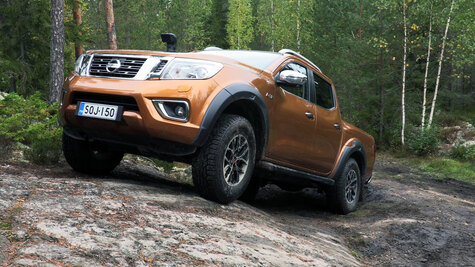 Nissan Navara Off-roader AT32 on kova rauta