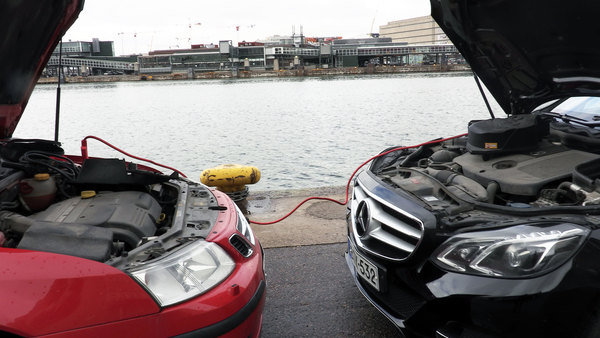 Väärin annettu apuvirta voi rikkoa autosi!