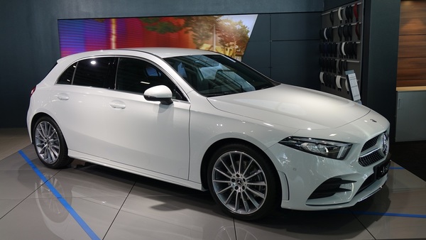 Veho Airport - Mercedes-Benz -fanin karkkikauppa Veho Airport - Mercedes-Benz -fanin karkkikauppa