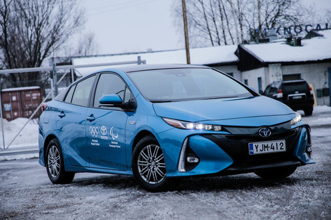 Toyota Prius PHEV – Töpseli ojossa kohti pientä kulutusta