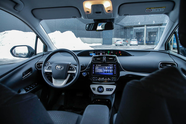 Toyota Prius PHEV – Töpseli ojossa kohti pientä kulutusta