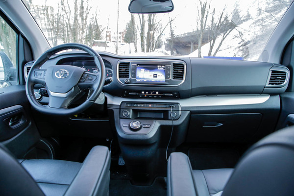 Toyota Proace Verso – Kun perhe versoaa yli äyräiden