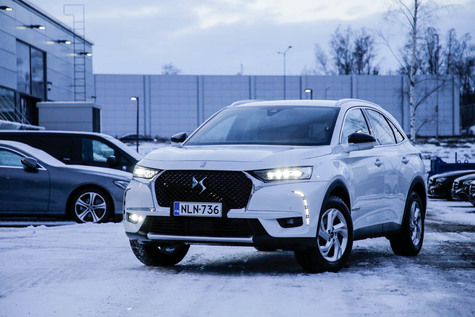 DS 7 Crossback – Kilpasille luksusmerkkien kanssa