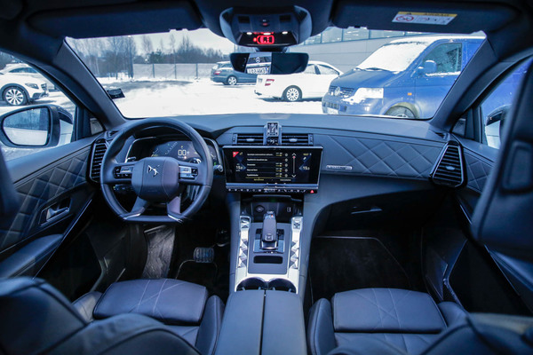 DS 7 Crossback – Kilpasille luksusmerkkien kanssa