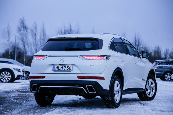 DS 7 Crossback – Kilpasille luksusmerkkien kanssa
