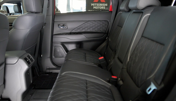 Mitsubishi OUTLANDER PHEV — Ainutlaatuinen nelivetoinen ladattava hybridi