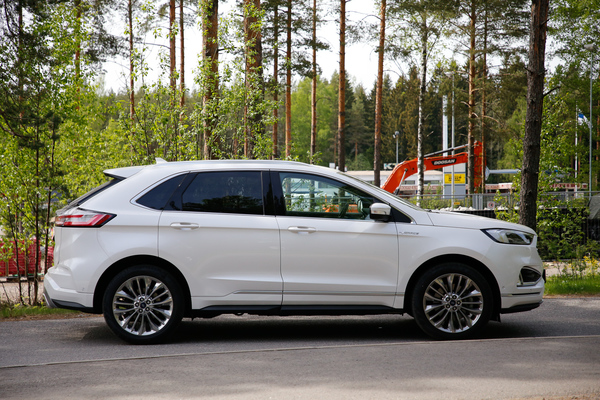 Ford Edge Vignale – Iso ja öky Ford Edge Vignale – Iso ja öky