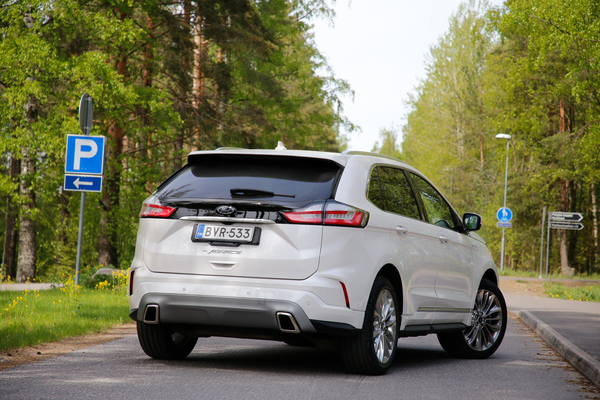 Ford Edge Vignale – Iso ja öky Ford Edge Vignale – Iso ja öky
