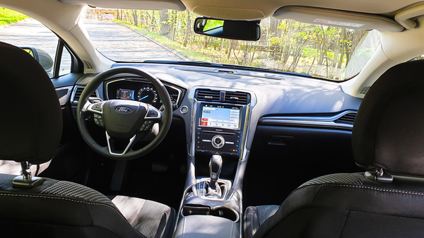 Ford Mondeo Hybrid – Lempeää hybridikyytiä