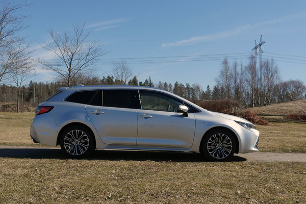 Toyota Corolla Touring Sports 2,0 Hybrid – tyylikästä perusautoilua