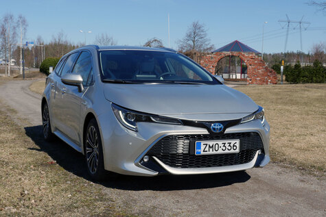 Toyota Corolla Touring Sports 2,0 Hybrid – tyylikästä perusautoilua