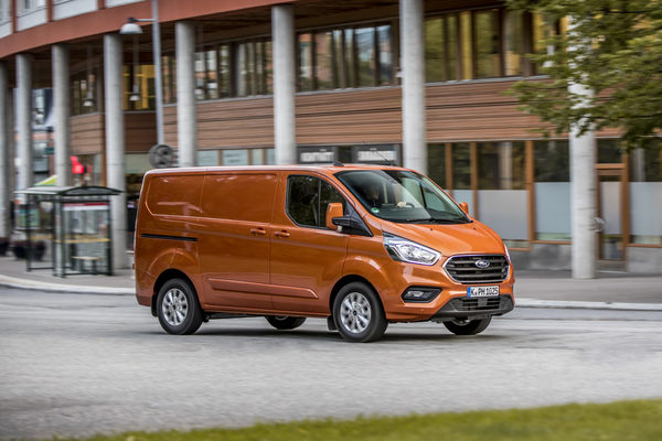 Ford Transit Custom PHEV ja Tourneo Custom PHEV