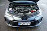 Toyota Corolla Sedan Hybrid - perusautoilua pihistellen