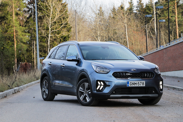 Kia Niro PHEV – Pistokkeen muotoisen pilven alla