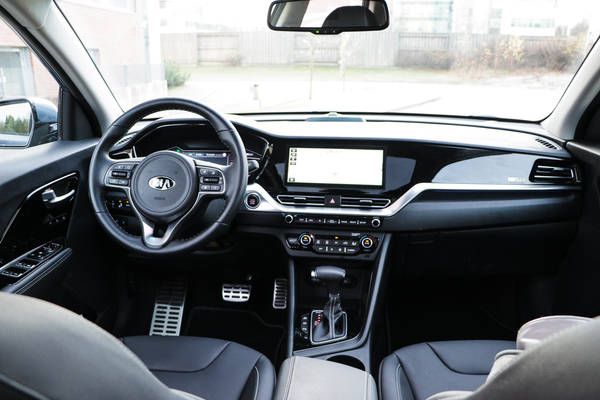 Kia Niro PHEV – Pistokkeen muotoisen pilven alla