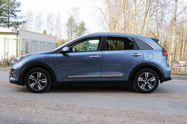 Kia Niro PHEV – Pistokkeen muotoisen pilven alla
