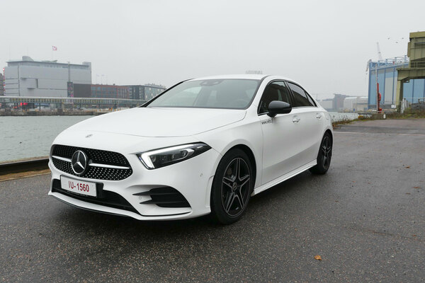 Mercedes-Benz A 200 Sedan - pieni ja sporttinen porrasperä