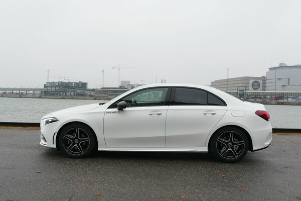 Mercedes-Benz A 200 Sedan - pieni ja sporttinen porrasperä