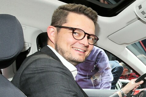 Nettiauto kutsuu vaikuttajia kylään - Mikko Mykrä Volkswagen Suomi