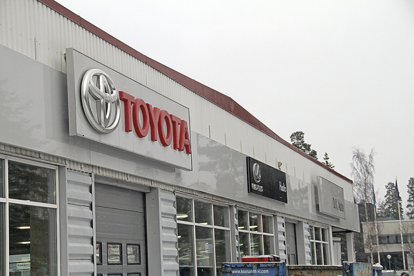 Toyota Hilux nyt myös TruckMasters OX -kevytkuorma-autona