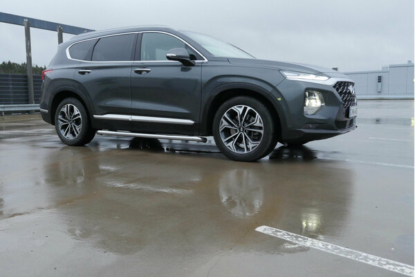 Hyundai Santa Fe - iso, mukava ja varusteltu