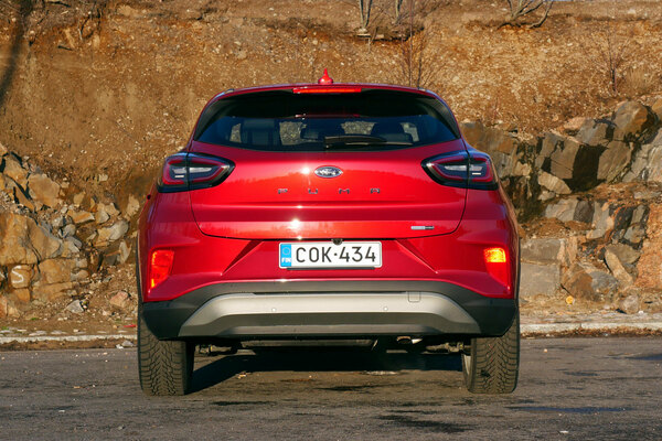 Ford Puma - katumaasturi Focuksen ja Fiestan väliin