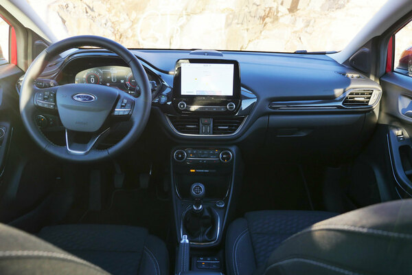 Ford Puma - katumaasturi Focuksen ja Fiestan väliin