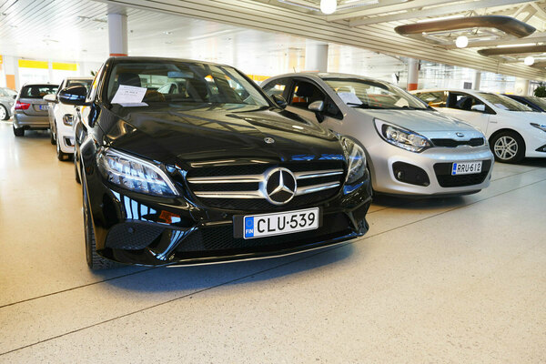 Uusi tapa hankkia käytetty auto: vuokraa ensin - osta jos tykkäät