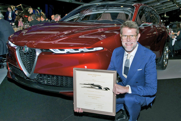 Alfa Romeo Tonale -konseptiauto sai kauneimman näyttelyauton pääpalkinnon
