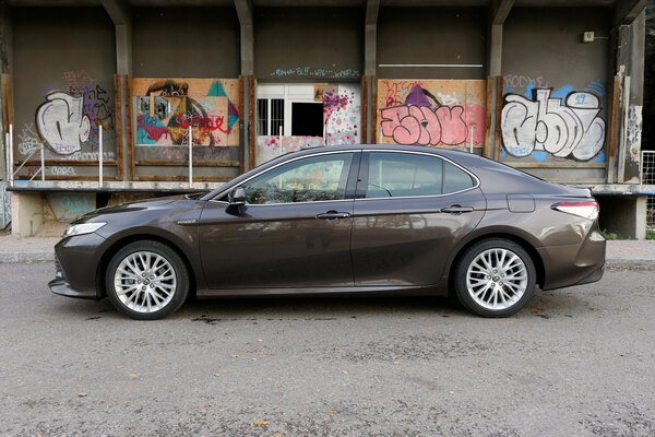 Toyota Camry Hybrid - kokoa, laatua ja luksusta Toyotan tapaan