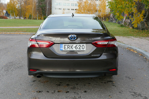 Toyota Camry Hybrid - kokoa, laatua ja luksusta Toyotan tapaan